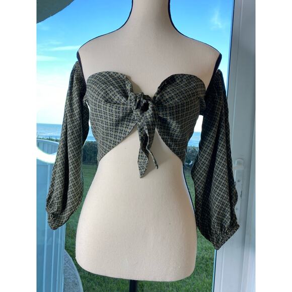 OLIVACEOUS Front Tie Crop Top - Picture 3 of 5